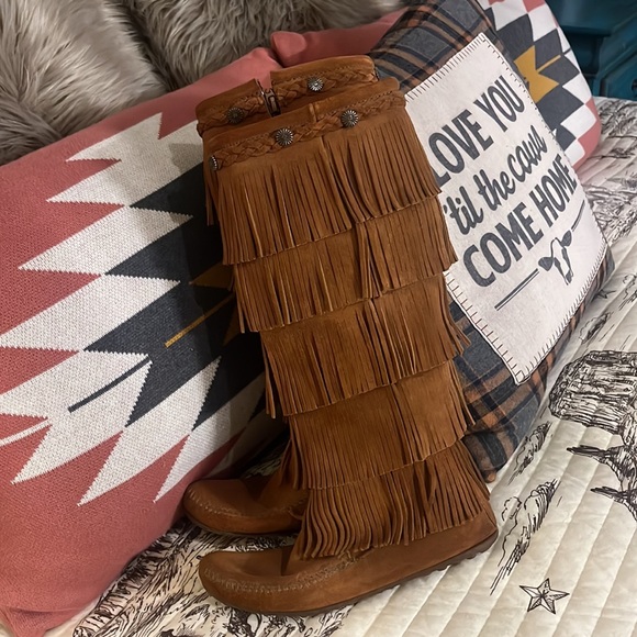 Minnetonka 5 layer fringe moccasins - Picture 13 of 14